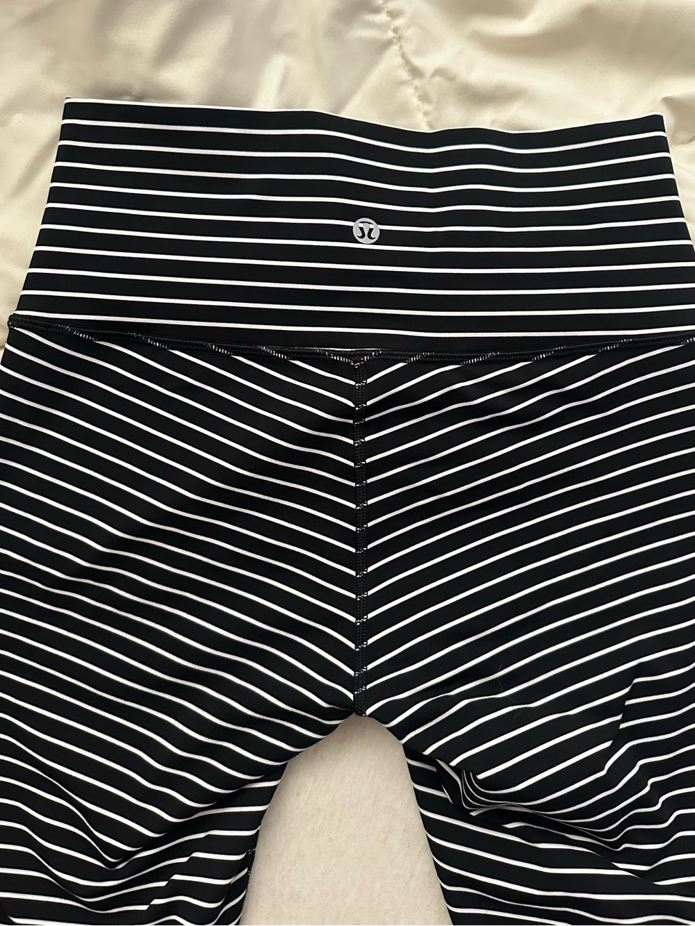 lululemon athletica womens Black silent stripe leggings